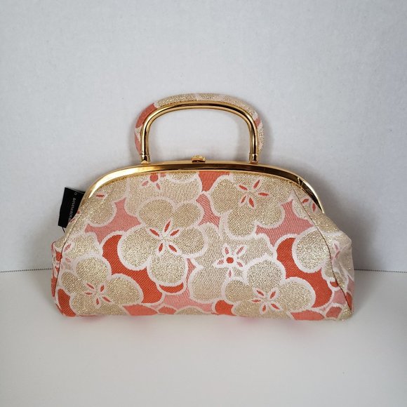 Banana Republic Handbags - 🔥HOST PICK🔥 Beautiful Banana Republic silk handbag